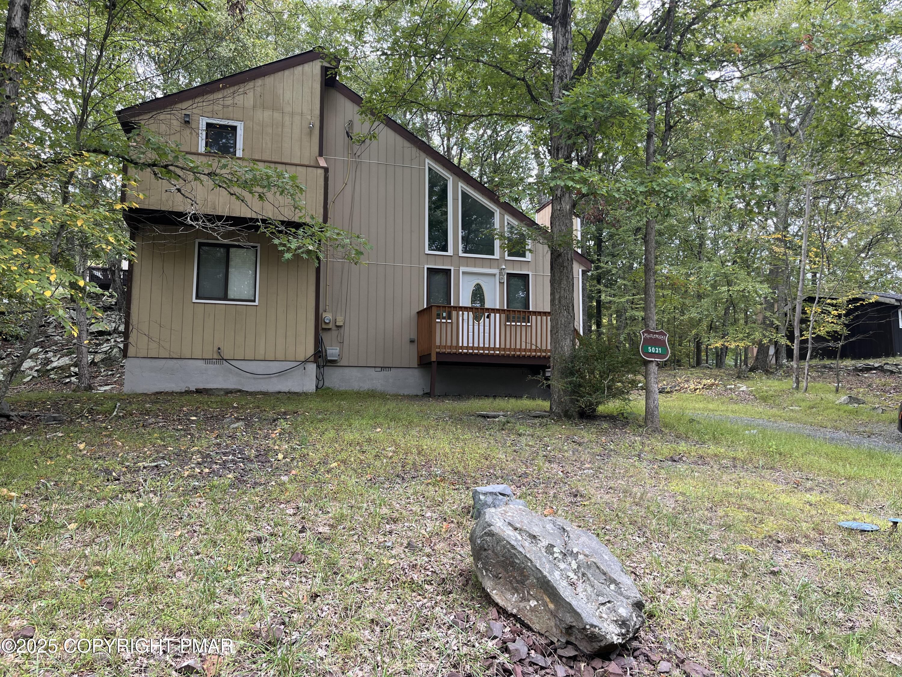 5031 Woodbridge Drive E Property Photo 1
