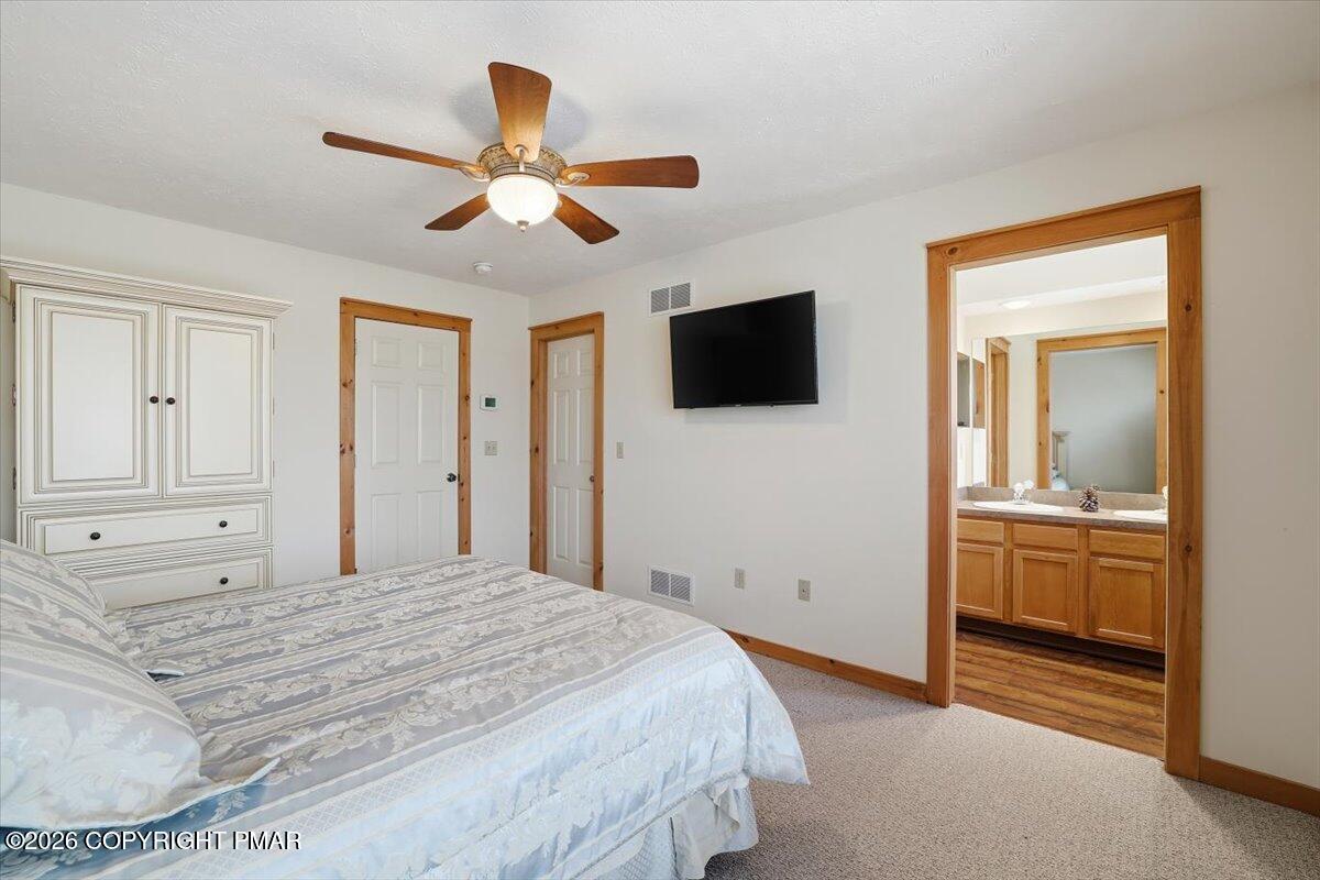 207 Sycamore Court Property Photo 17