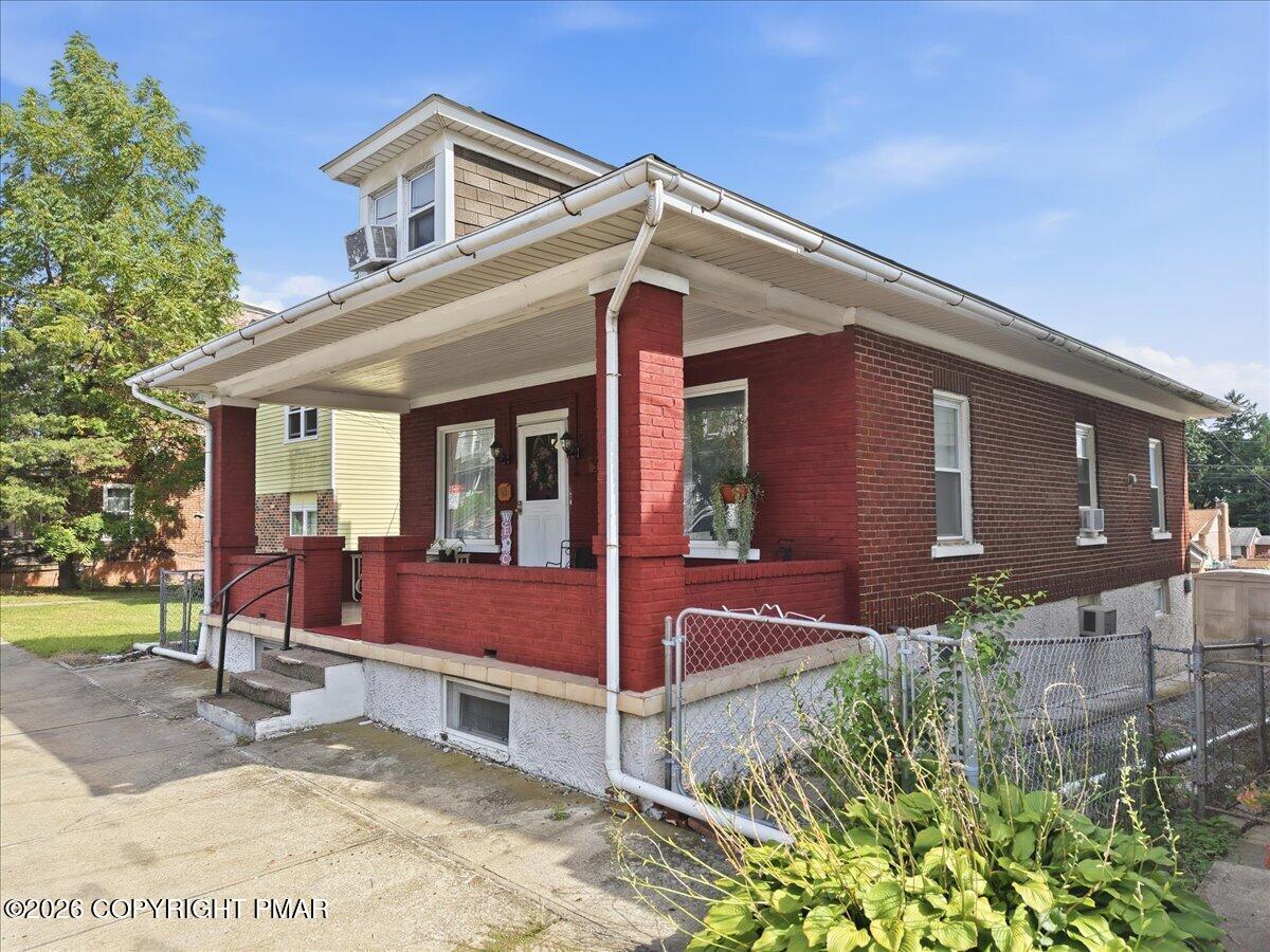 230 E Susquehanna Street Property Photo 1