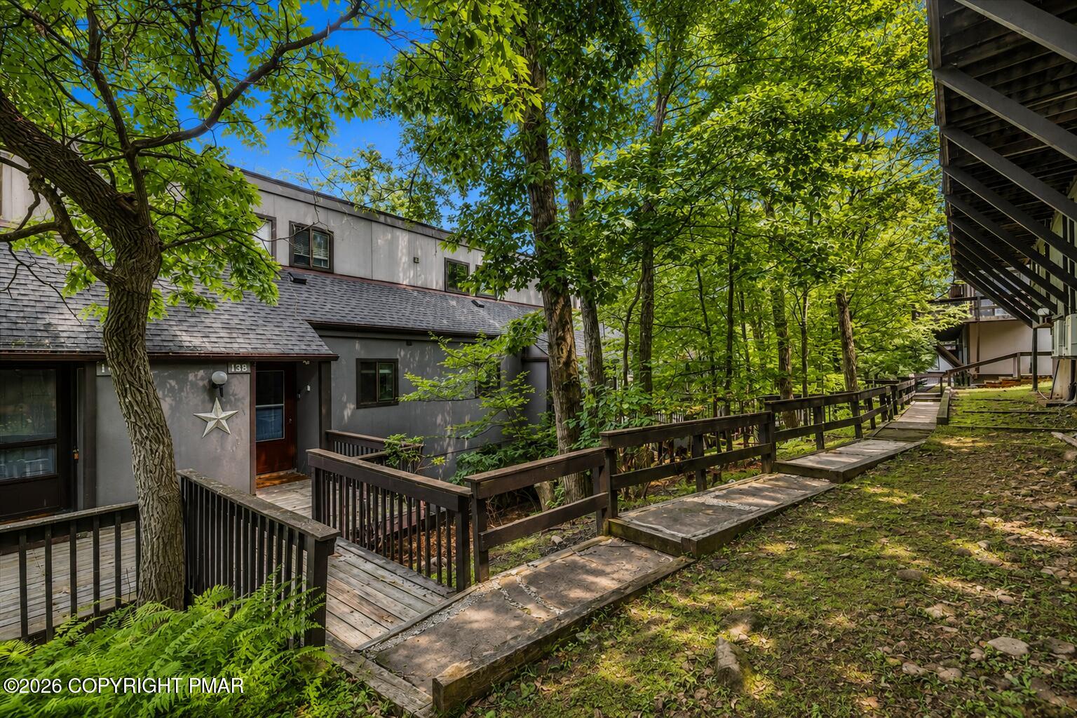 138 Cross Country Lane Property Photo 3