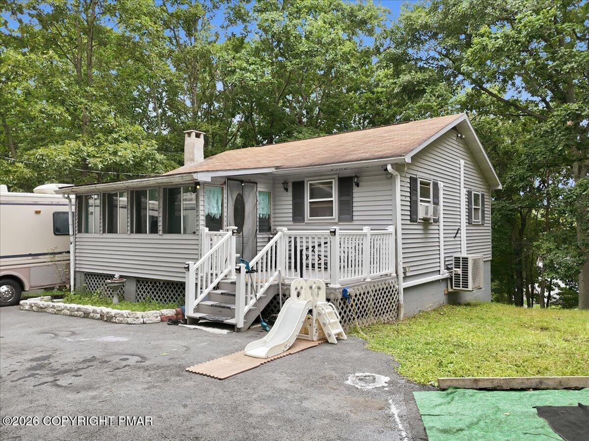 261 Wynding Way Property Photo 4