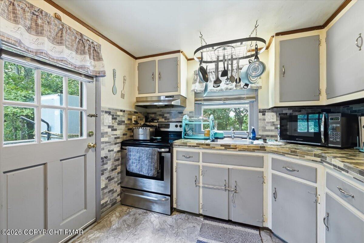 261 Wynding Way Property Photo 10