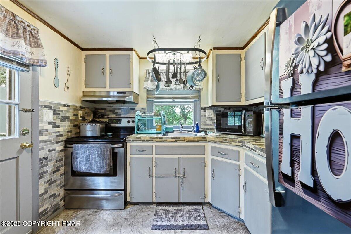 261 Wynding Way Property Photo 11
