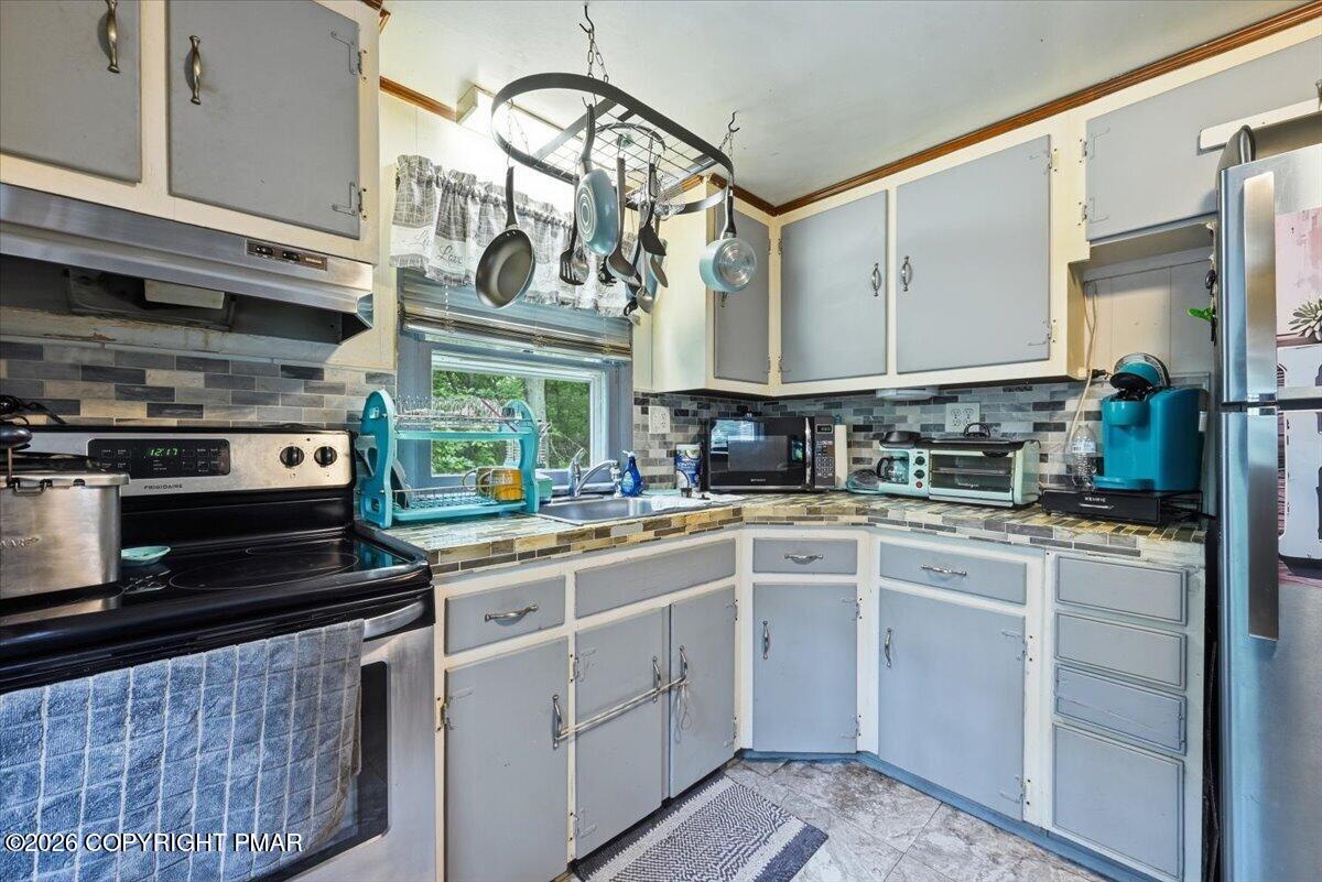 261 Wynding Way Property Photo 12