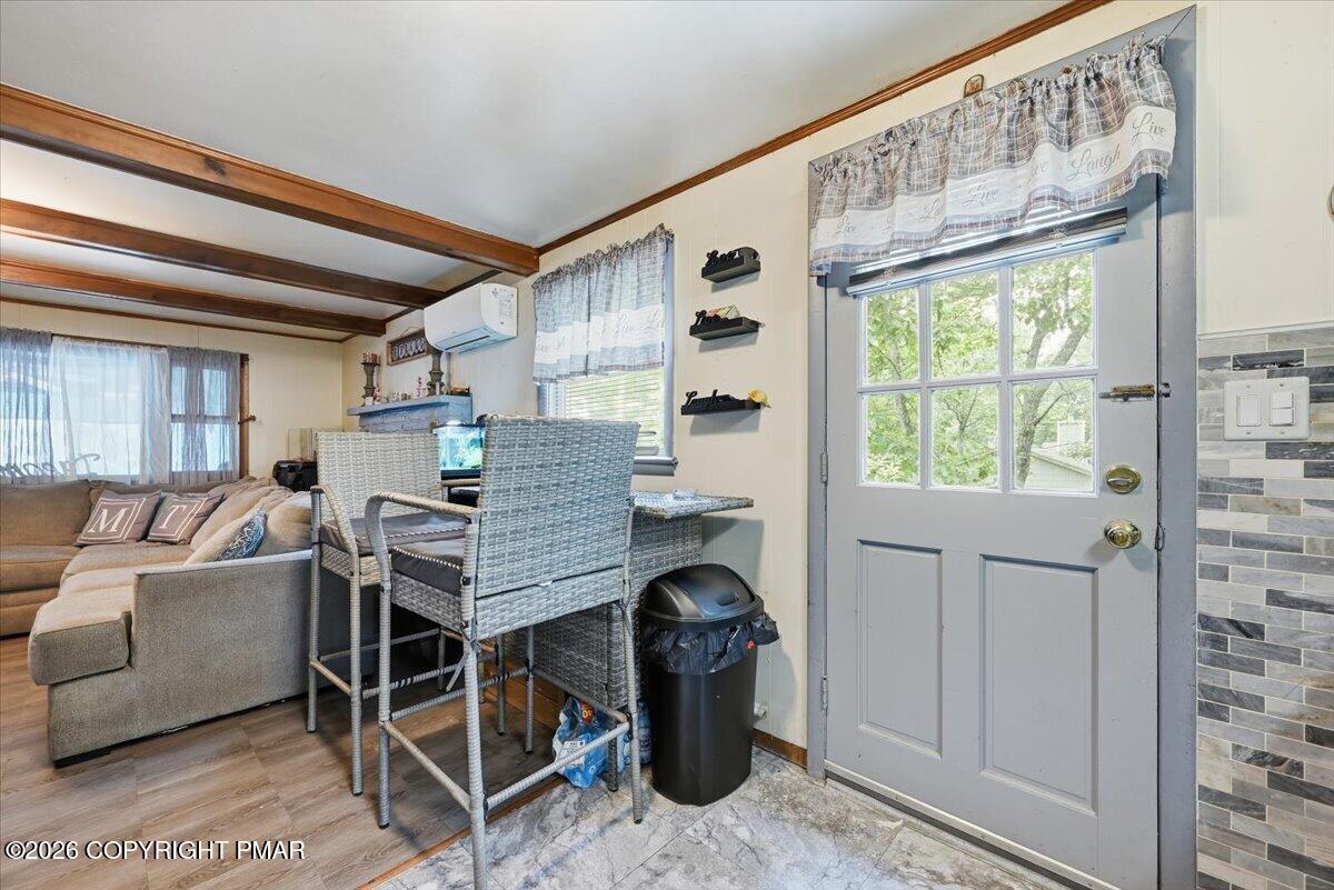 261 Wynding Way Property Photo 14