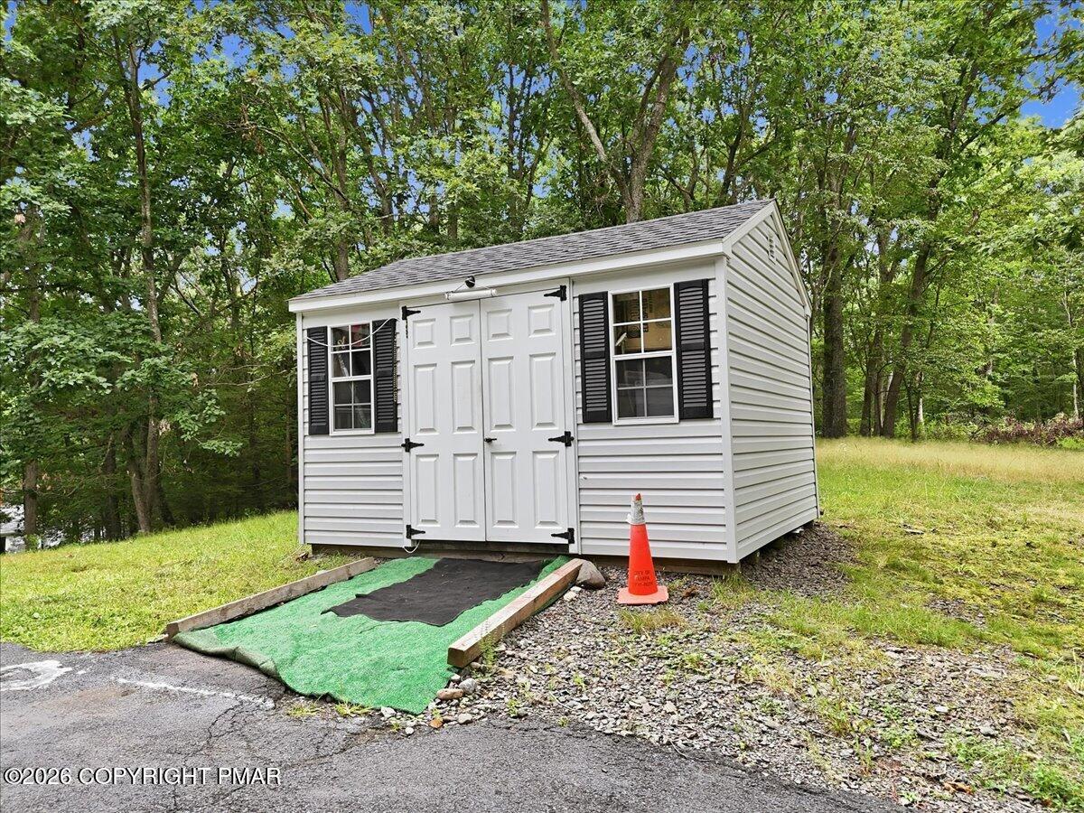 261 Wynding Way Property Photo 44