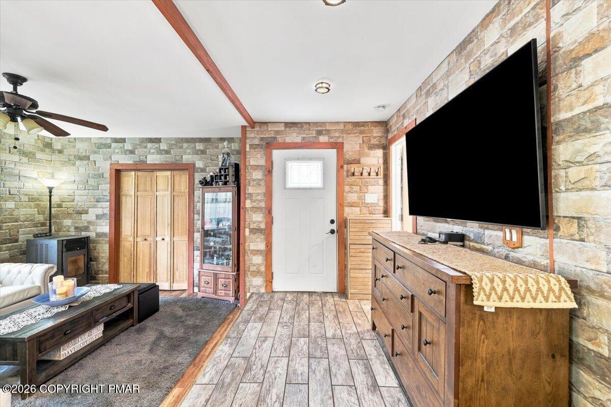 2385 Winding Way Property Photo 3