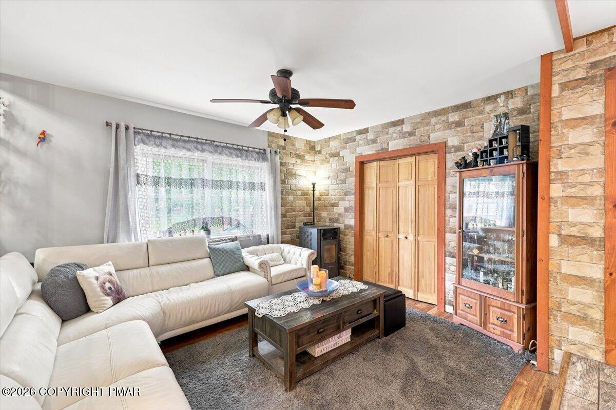 2385 Winding Way Property Photo 4