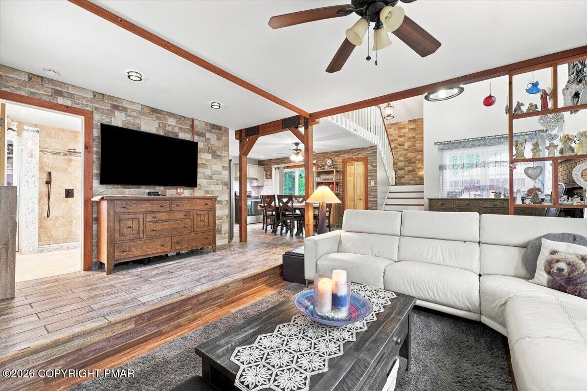 2385 Winding Way Property Photo 5