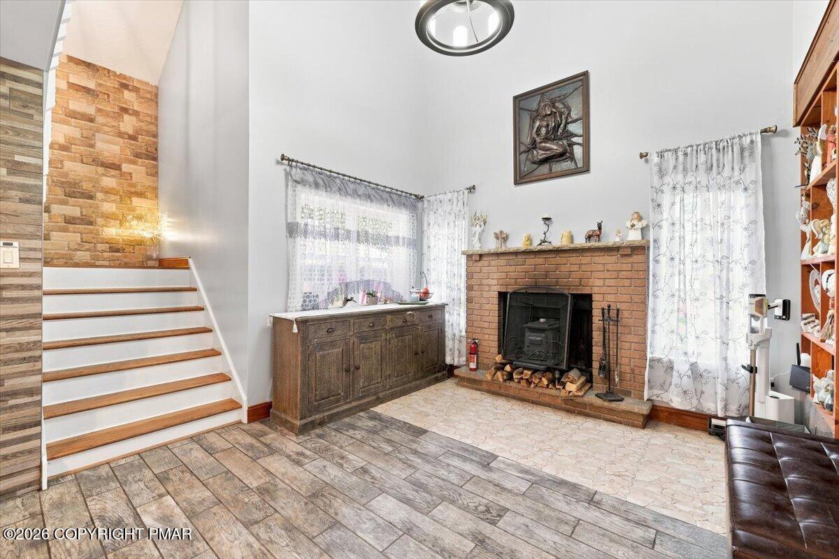 2385 Winding Way Property Photo 8