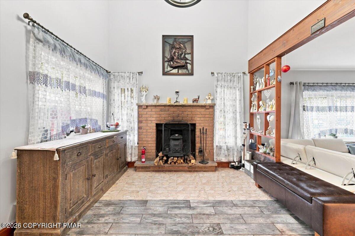 2385 Winding Way Property Photo 9
