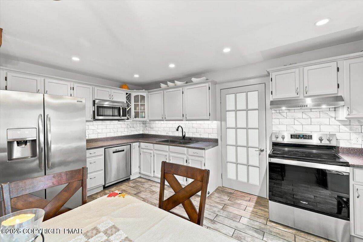 2385 Winding Way Property Photo 15