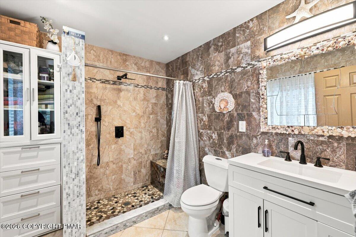 2385 Winding Way Property Photo 16