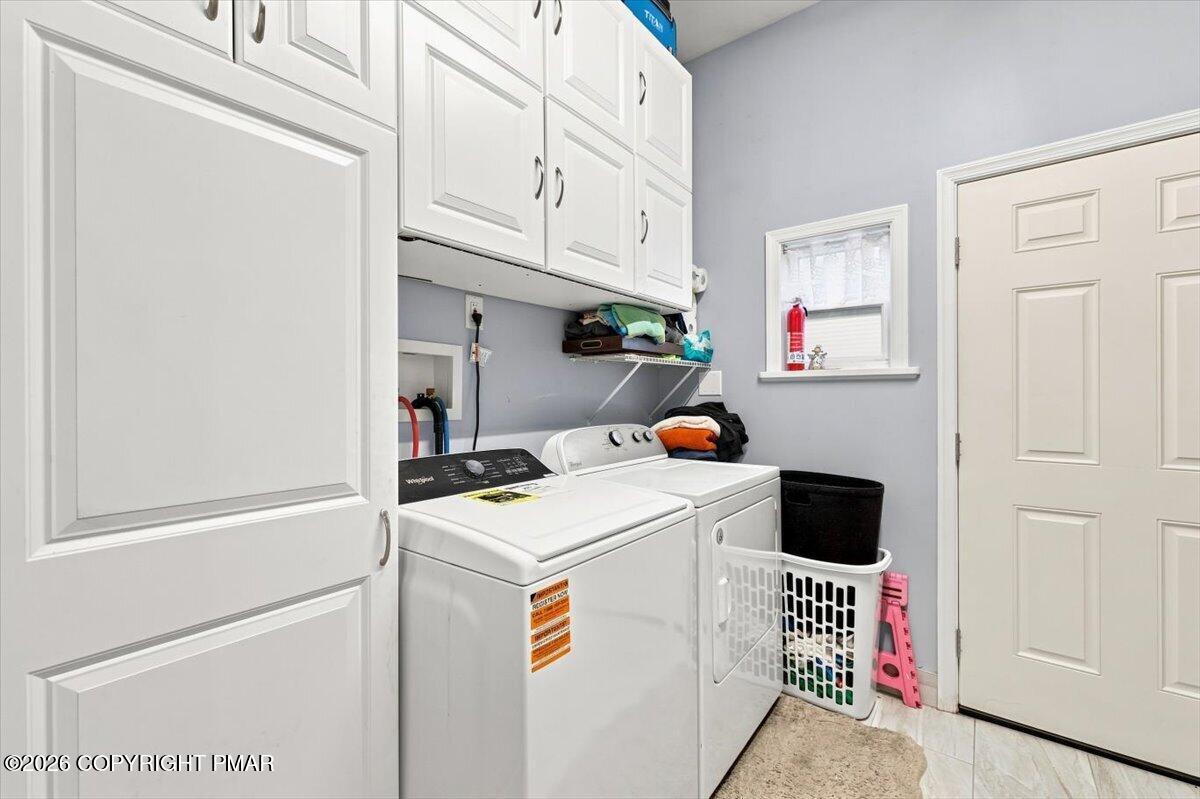 2385 Winding Way Property Photo 19