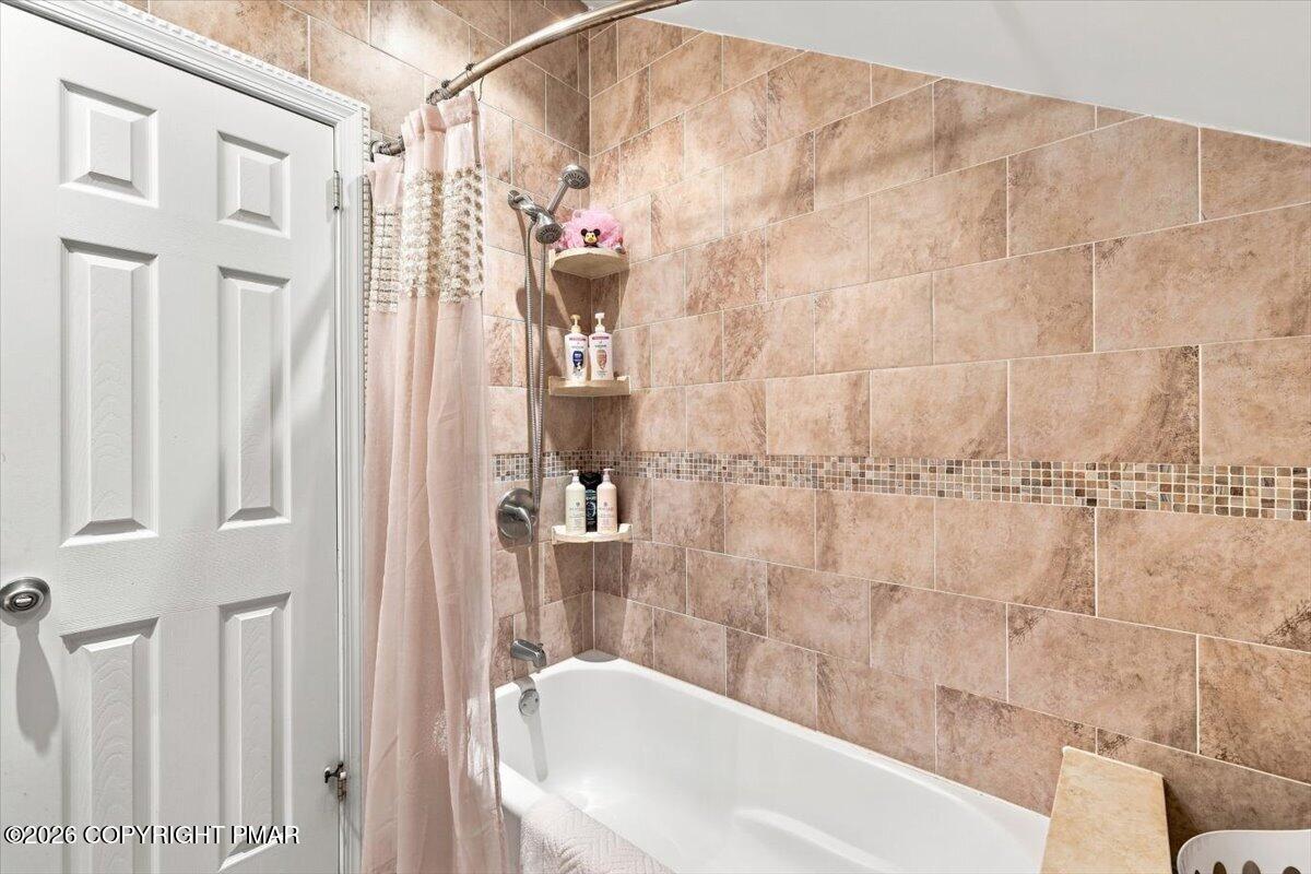 2385 Winding Way Property Photo 31