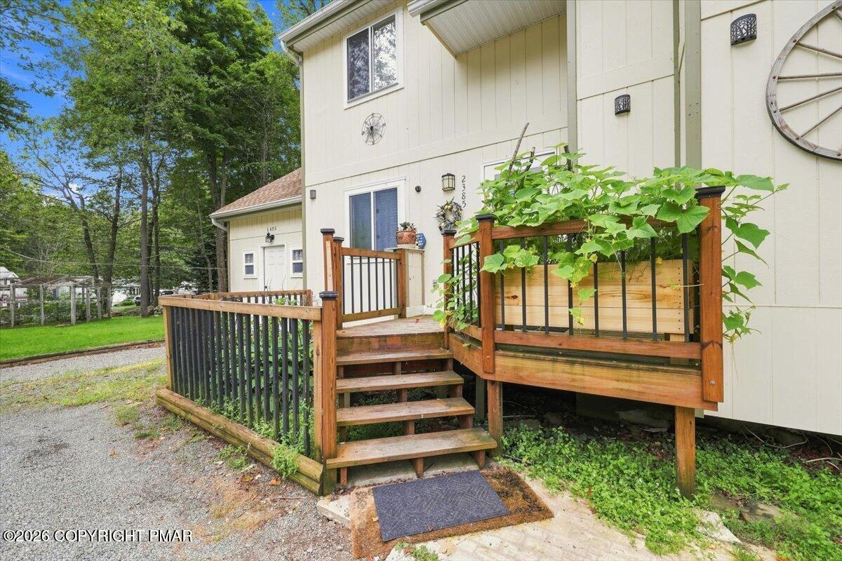 2385 Winding Way Property Photo 36