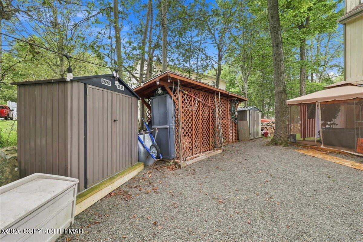 2385 Winding Way Property Photo 41