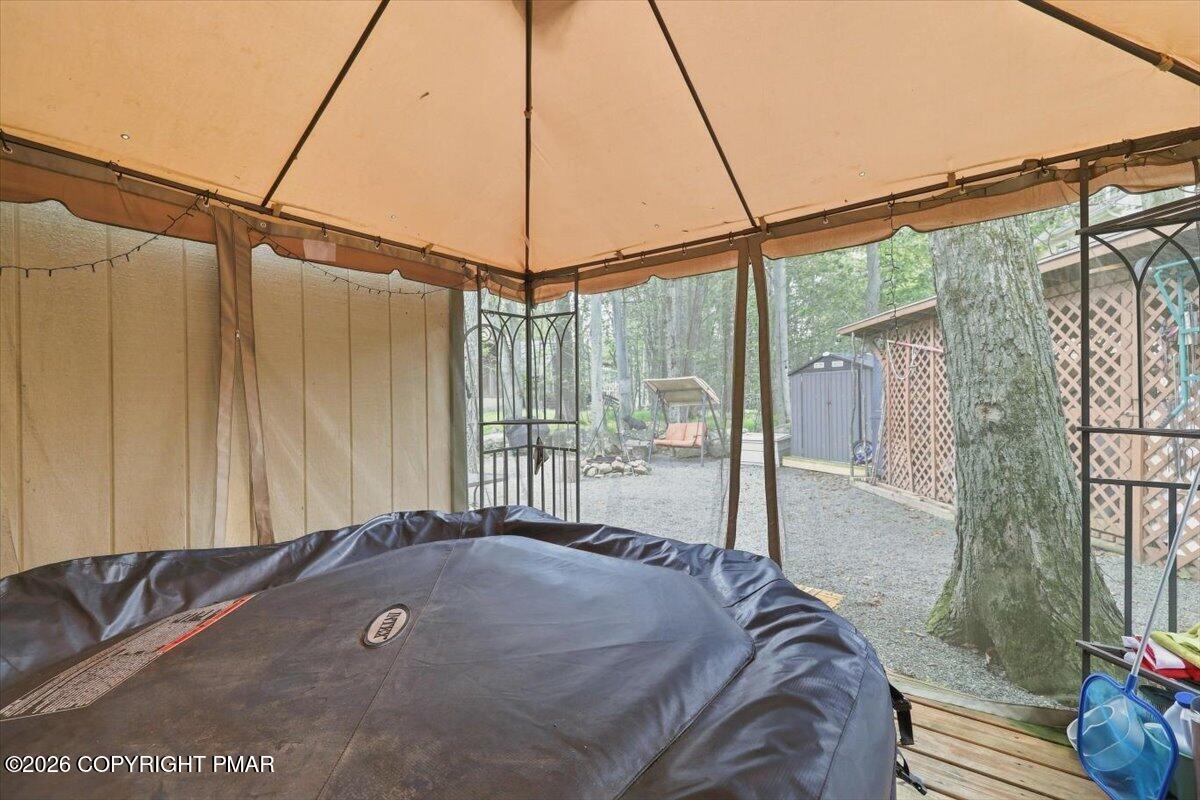 2385 Winding Way Property Photo 48