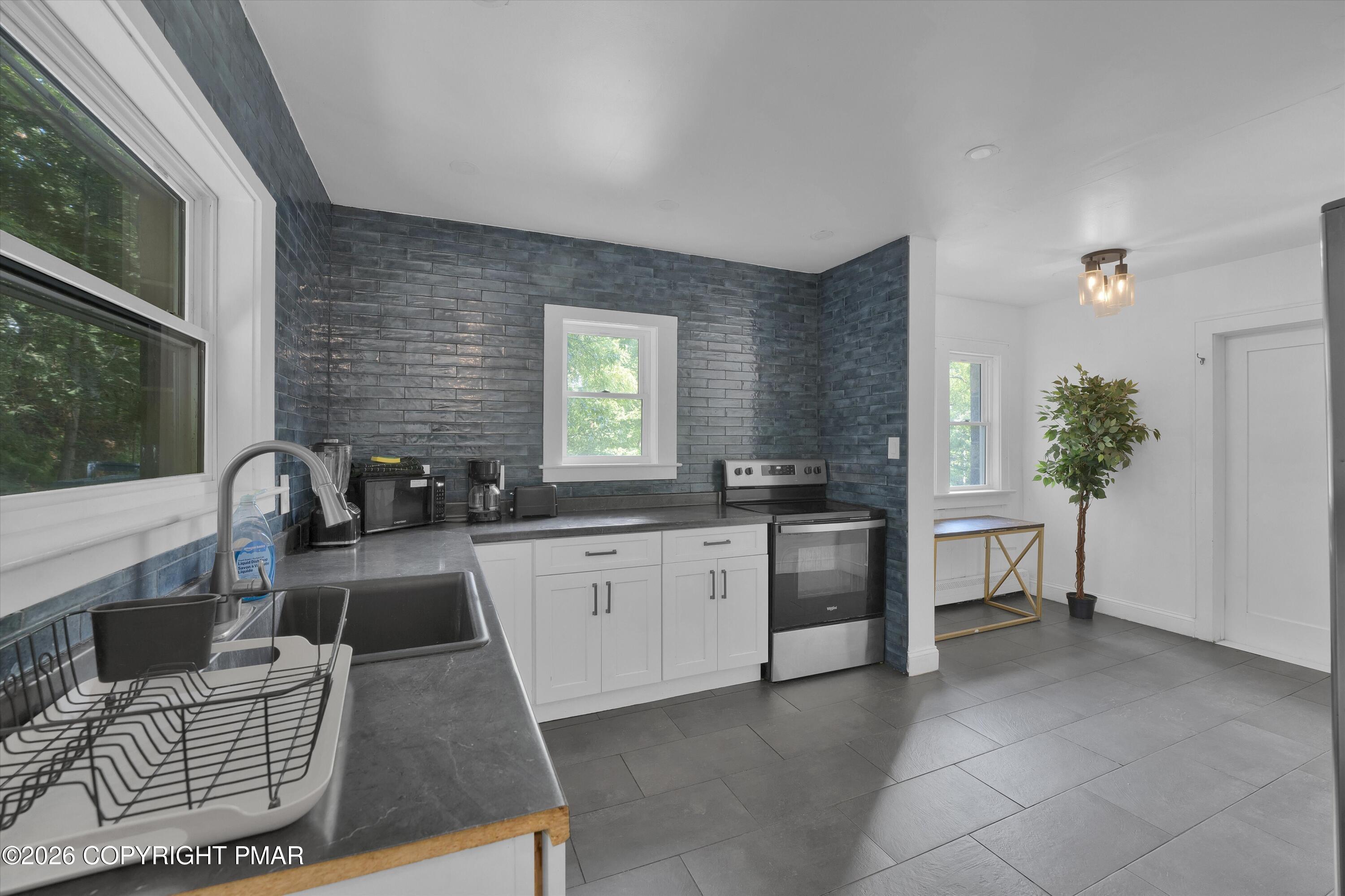 5951 Milford Road Property Photo 7