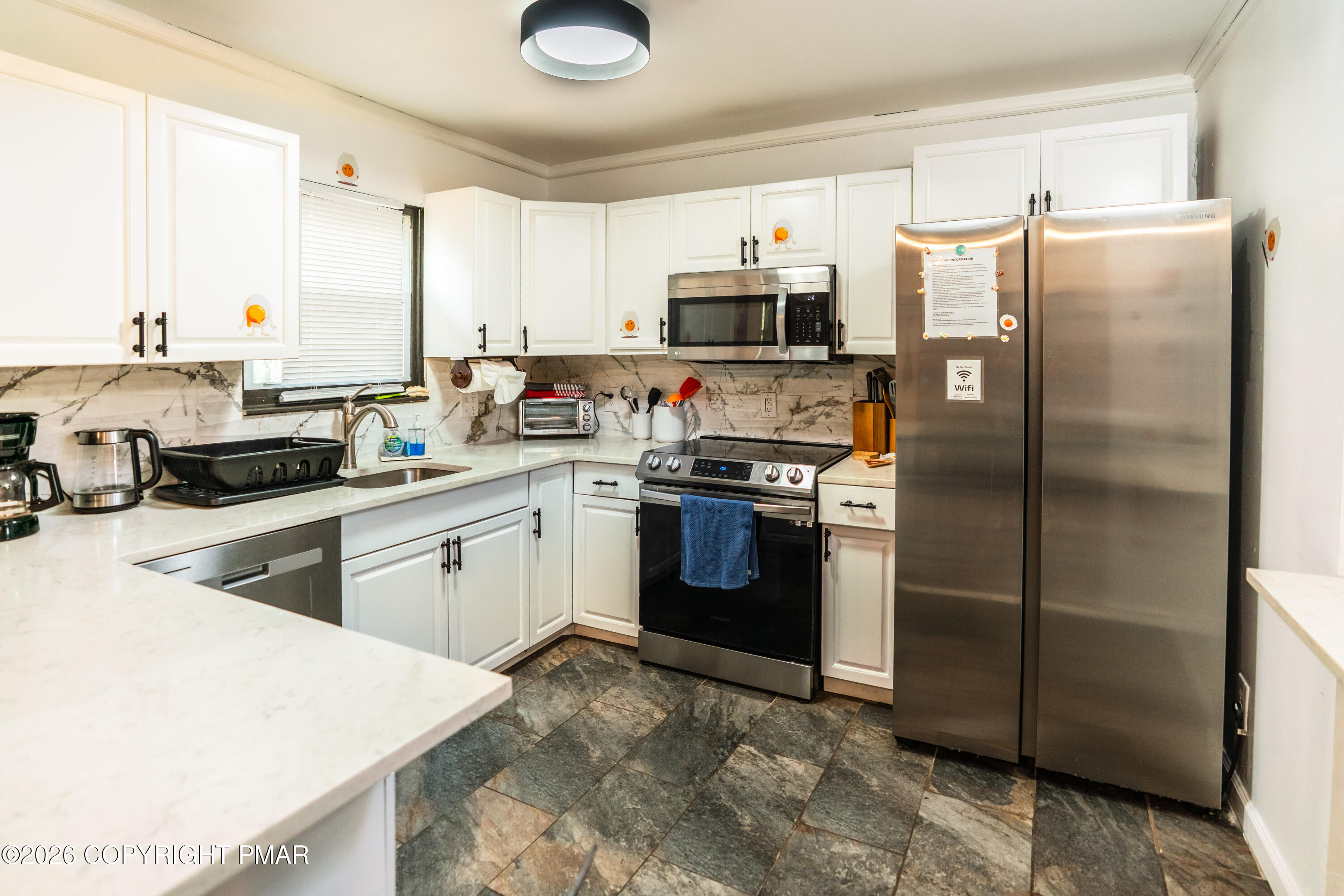 9688 Stony Hollow Drive Property Photo 3