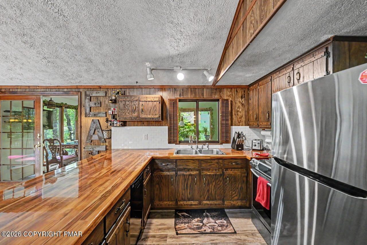 155 Cotton Tail Lane Property Photo 21