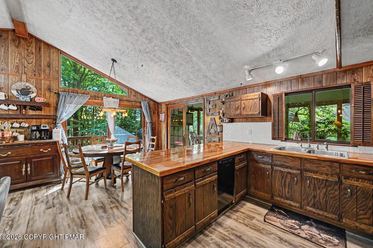155 Cotton Tail Lane Property Photo 22