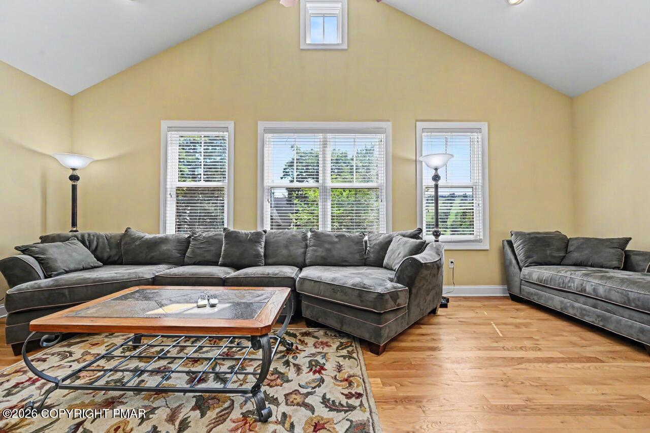 10 Bluestone Court Property Photo 18