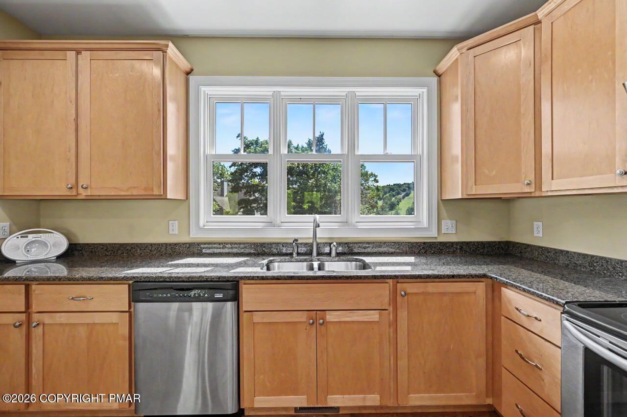 10 Bluestone Court Property Photo 36