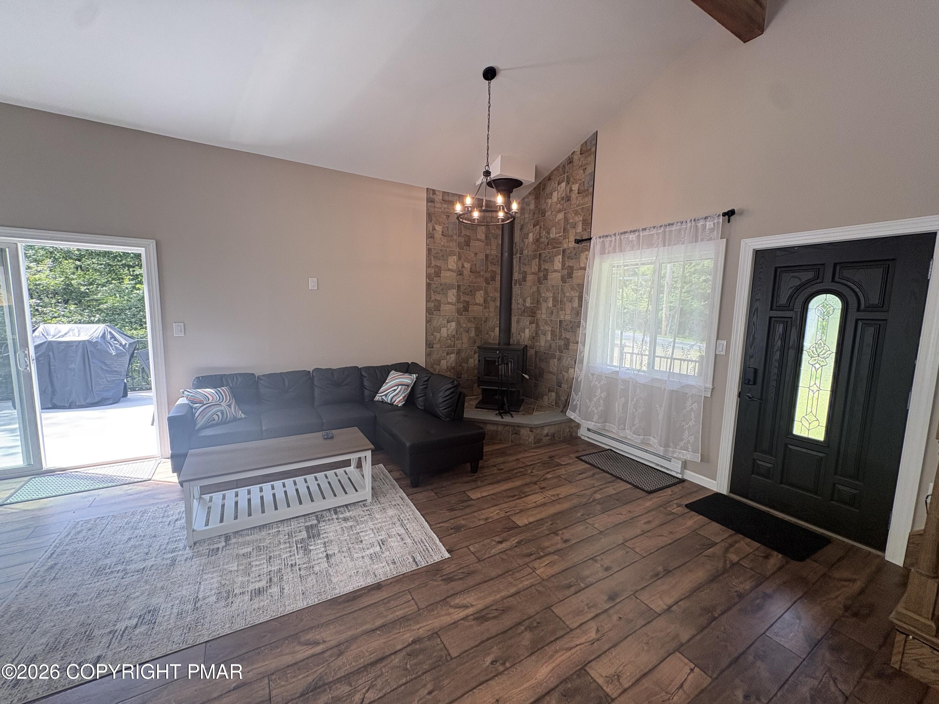 1388 Glade Drive S Property Photo 5