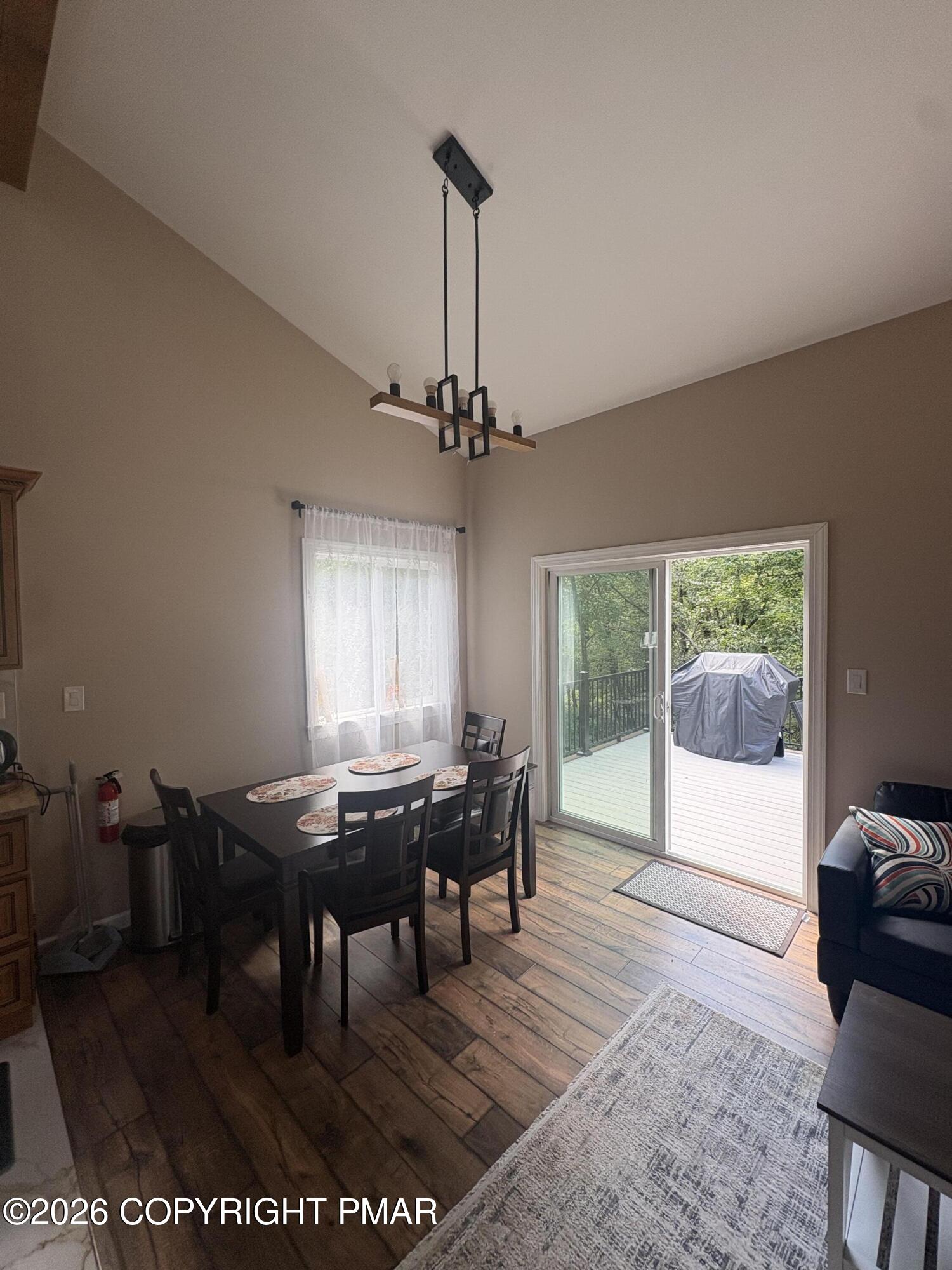 1388 Glade Drive S Property Photo 6