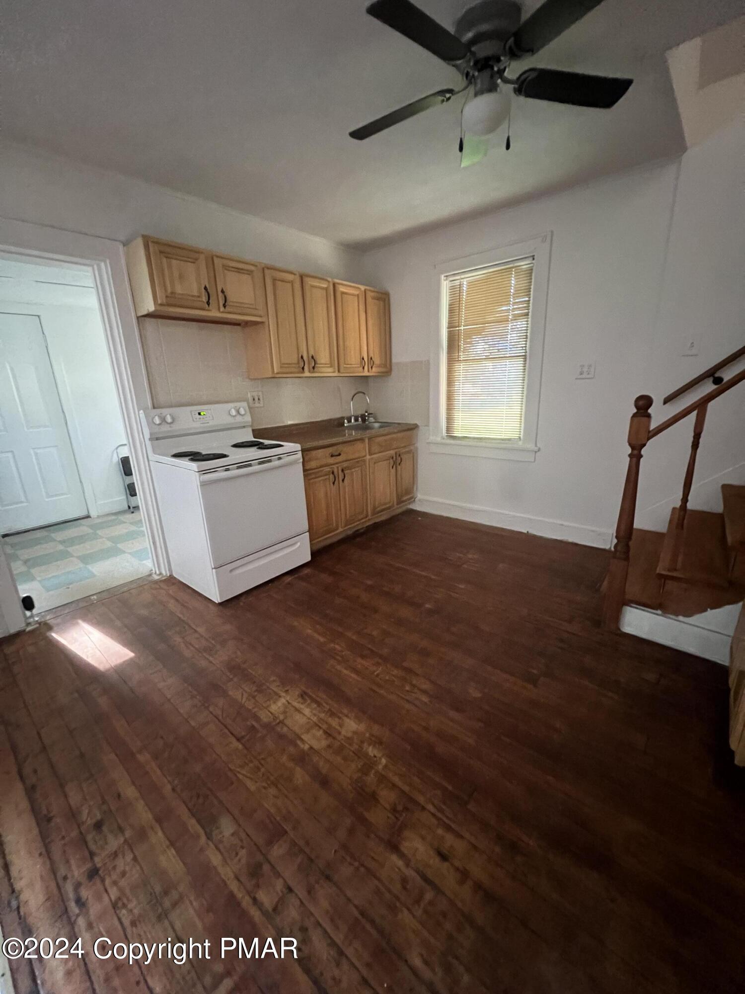99 Walnut Street Property Photo 6
