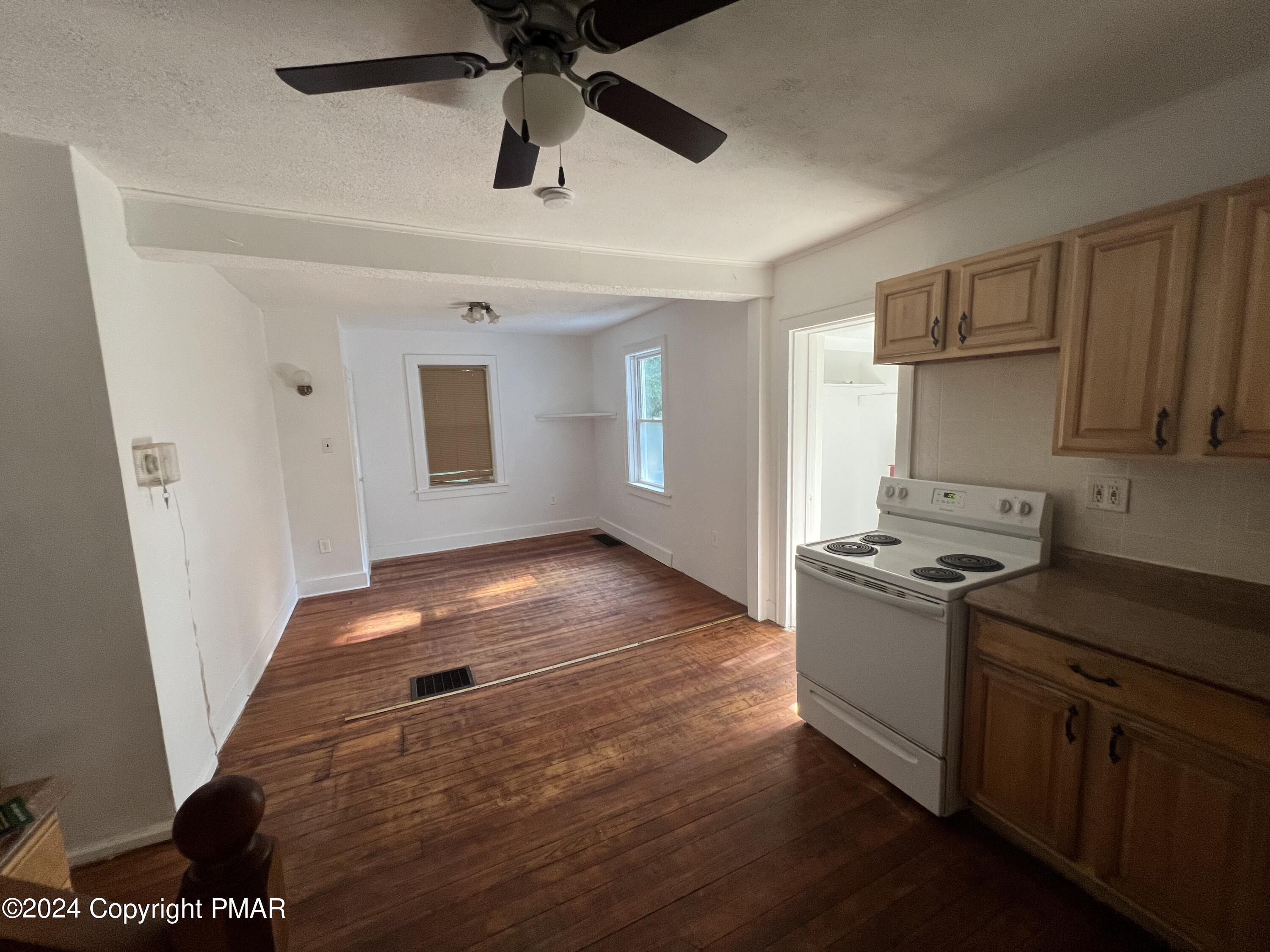 99 Walnut Street Property Photo 9