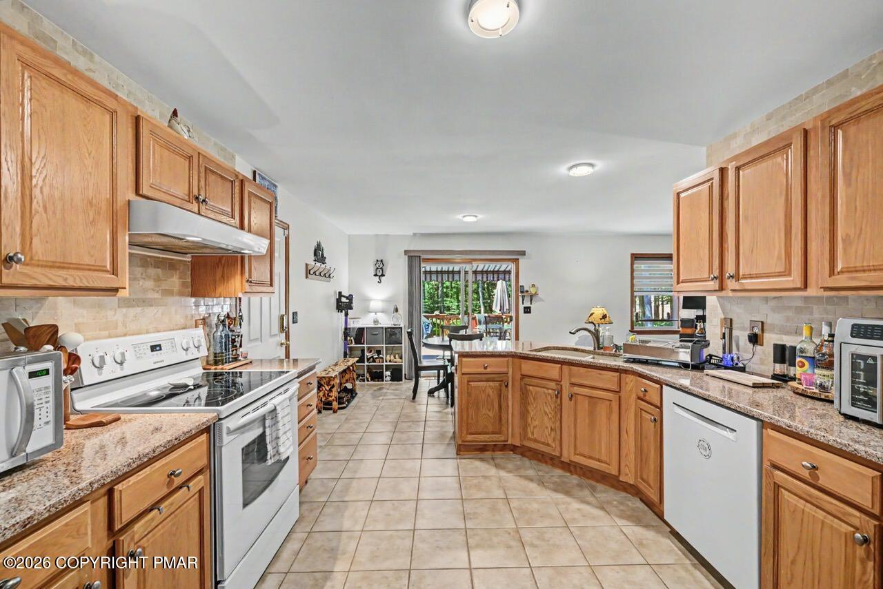 15 Lakeside Lane Property Photo 7