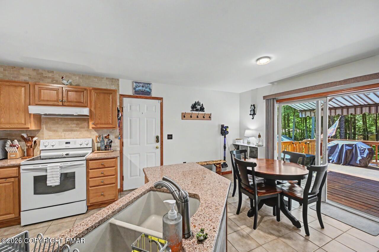 15 Lakeside Lane Property Photo 9