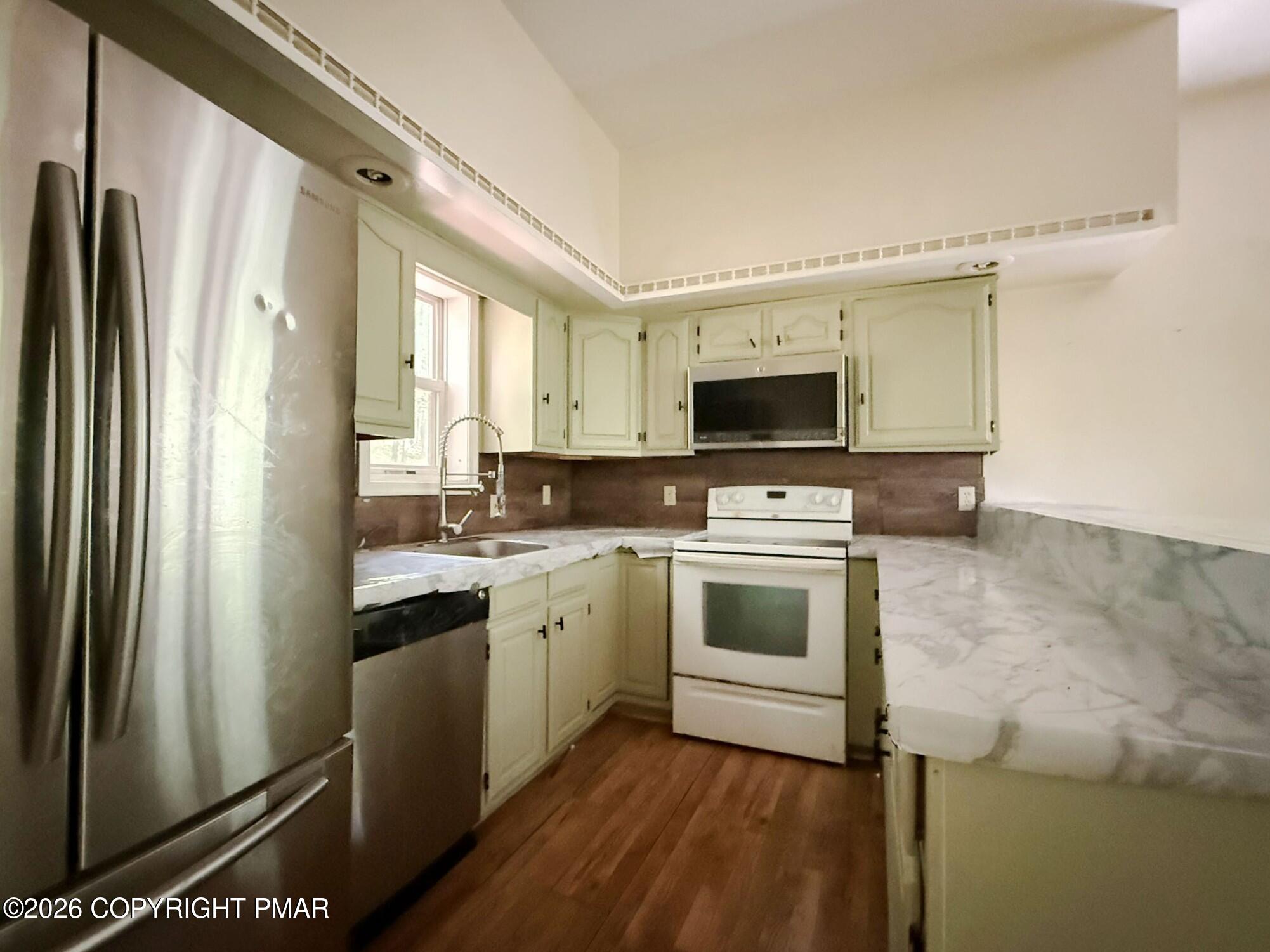 2174 Eagle Path Property Photo 10