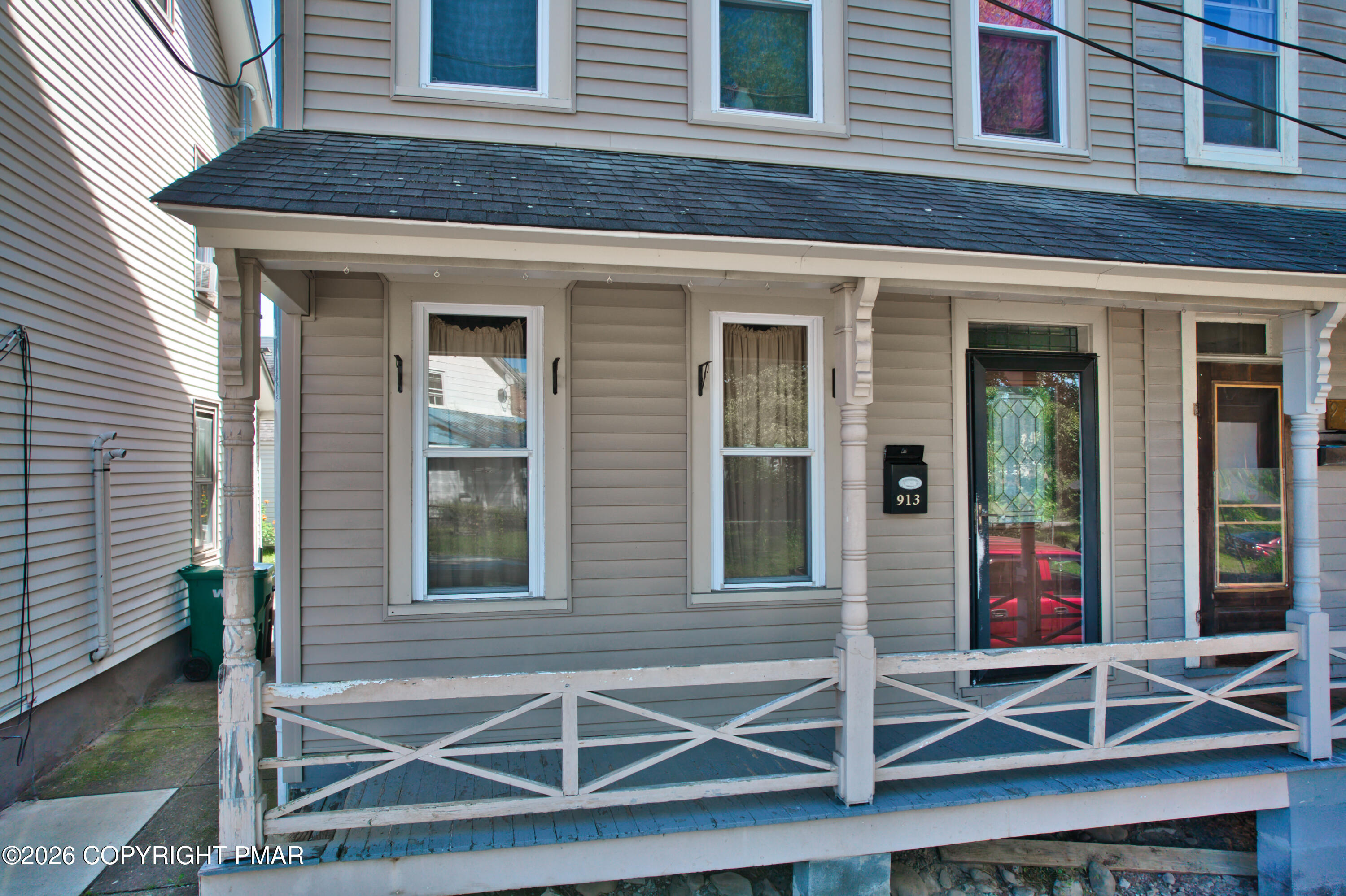 913 Sarah Street Property Photo 4