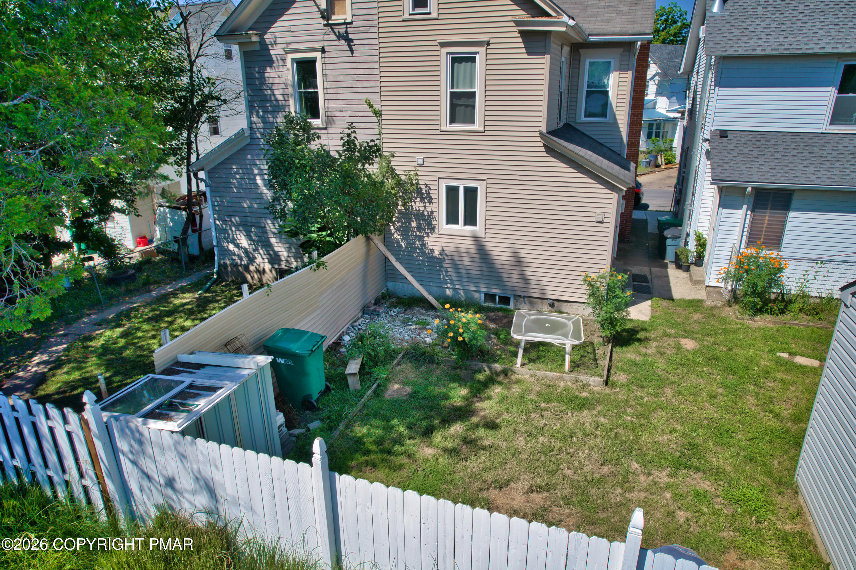 913 Sarah Street Property Photo 5