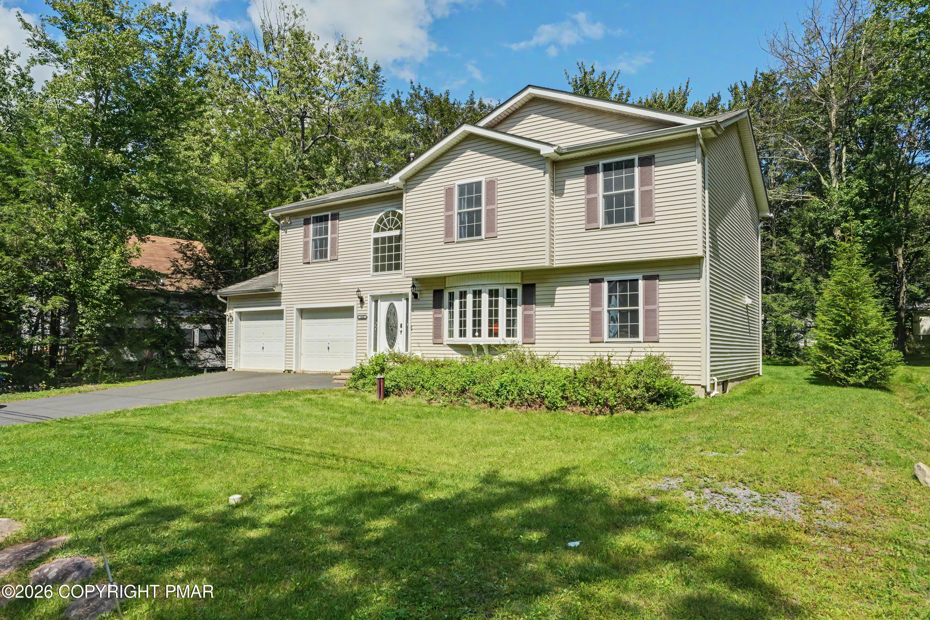 220 Nadine Boulevard Property Photo 1
