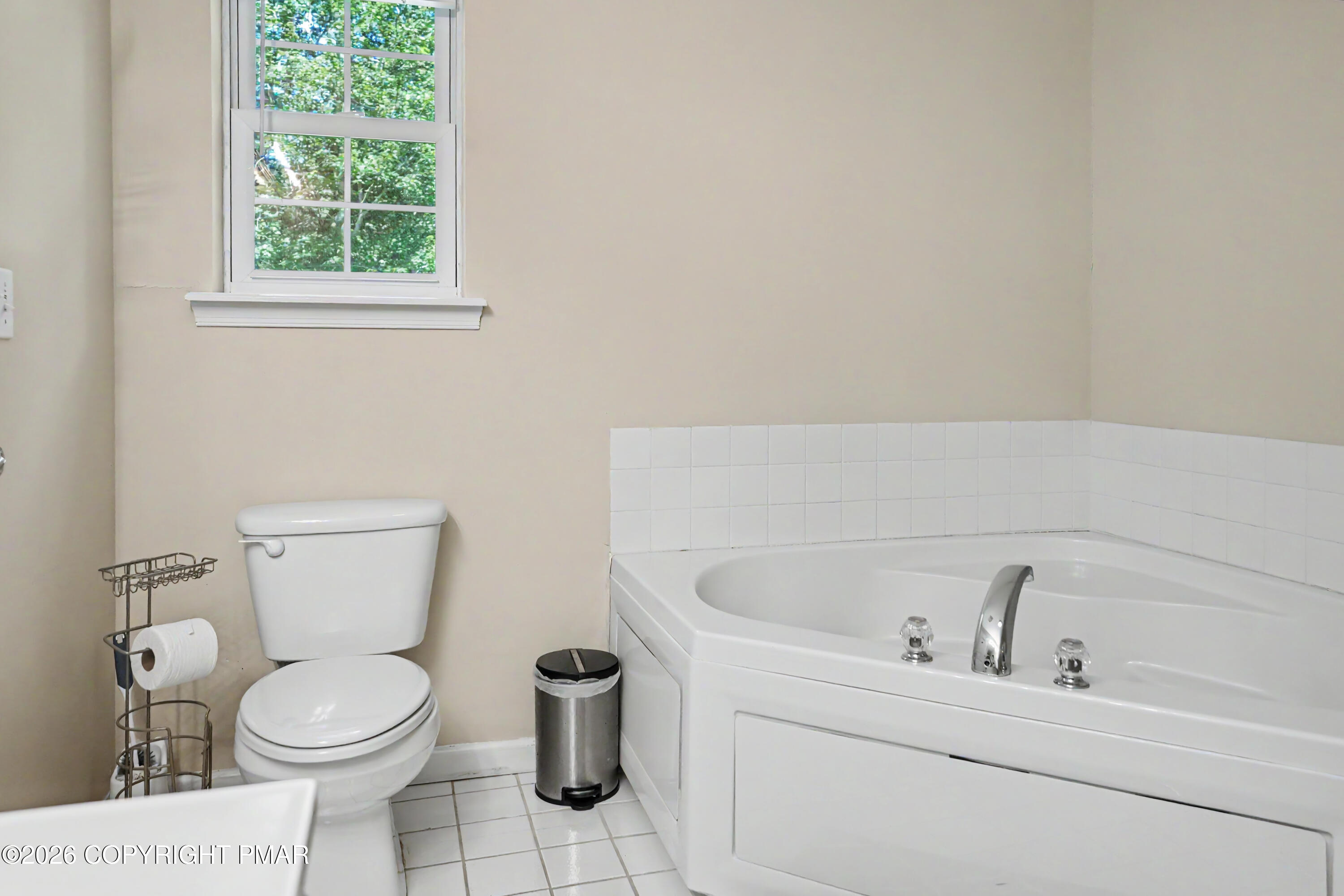 220 Nadine Boulevard Property Photo 10