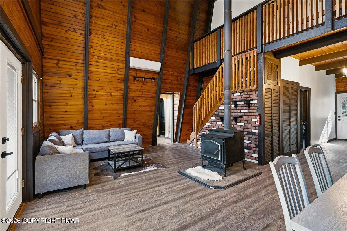 3257 Trafalgar Avenue Property Photo 3
