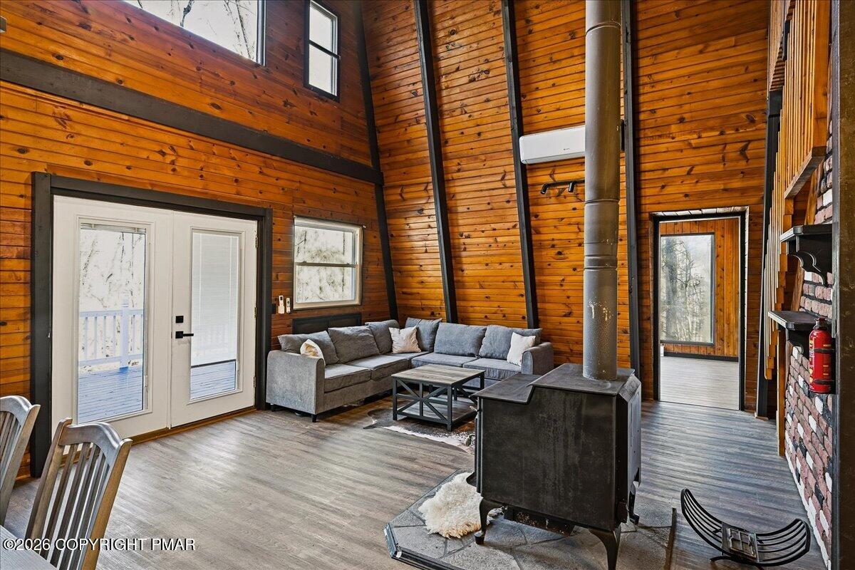 3257 Trafalgar Avenue Property Photo 5