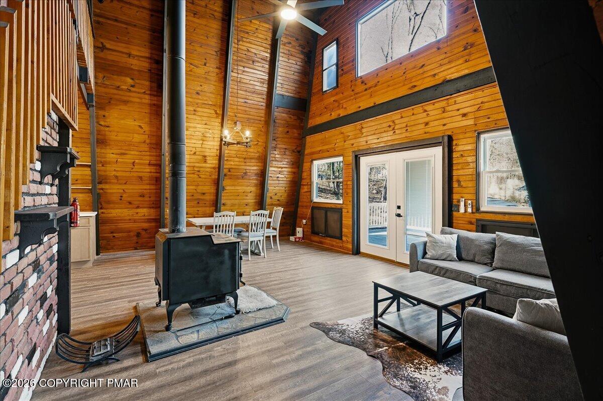 3257 Trafalgar Avenue Property Photo 6