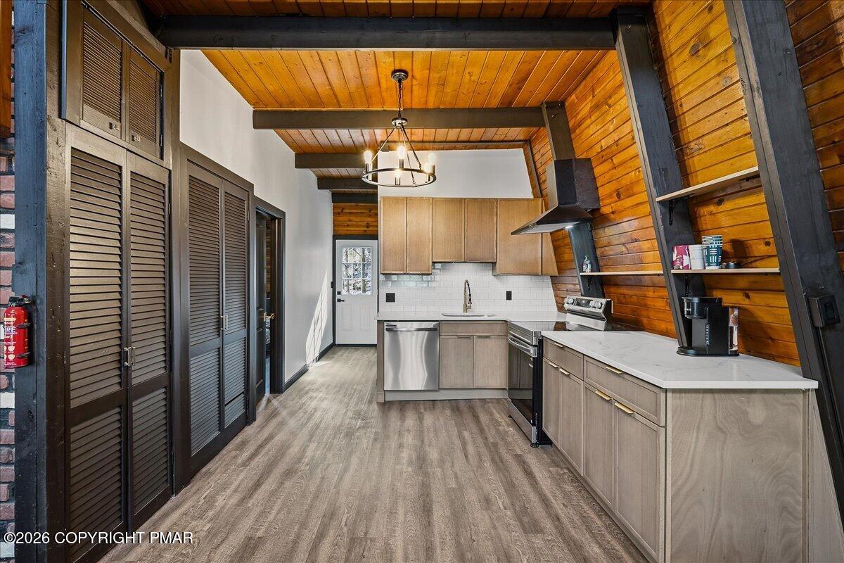 3257 Trafalgar Avenue Property Photo 9