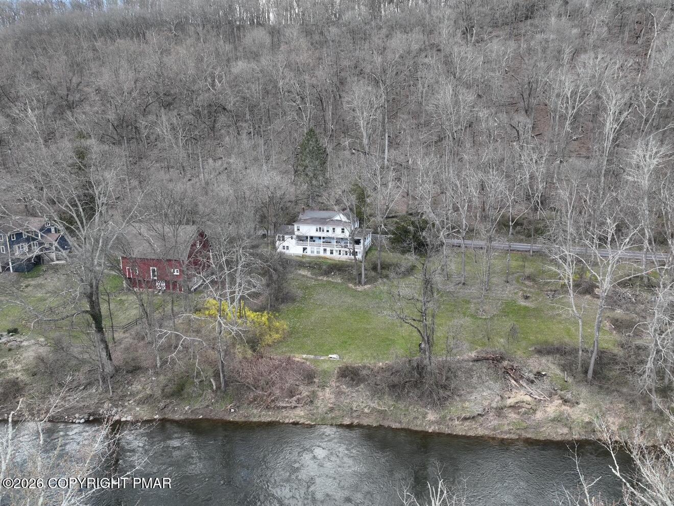 694 River Road Property Photo 3
