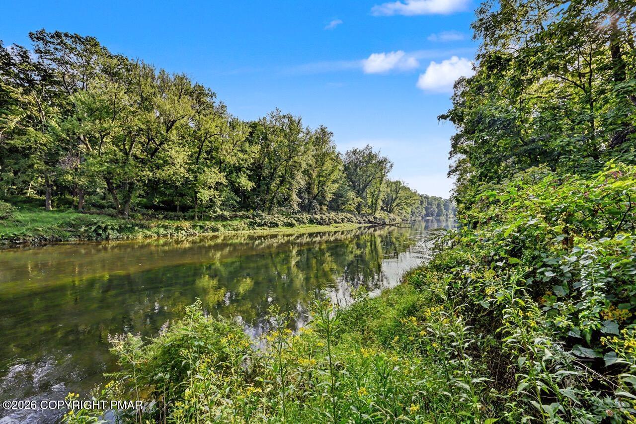 694 River Road Property Photo 12