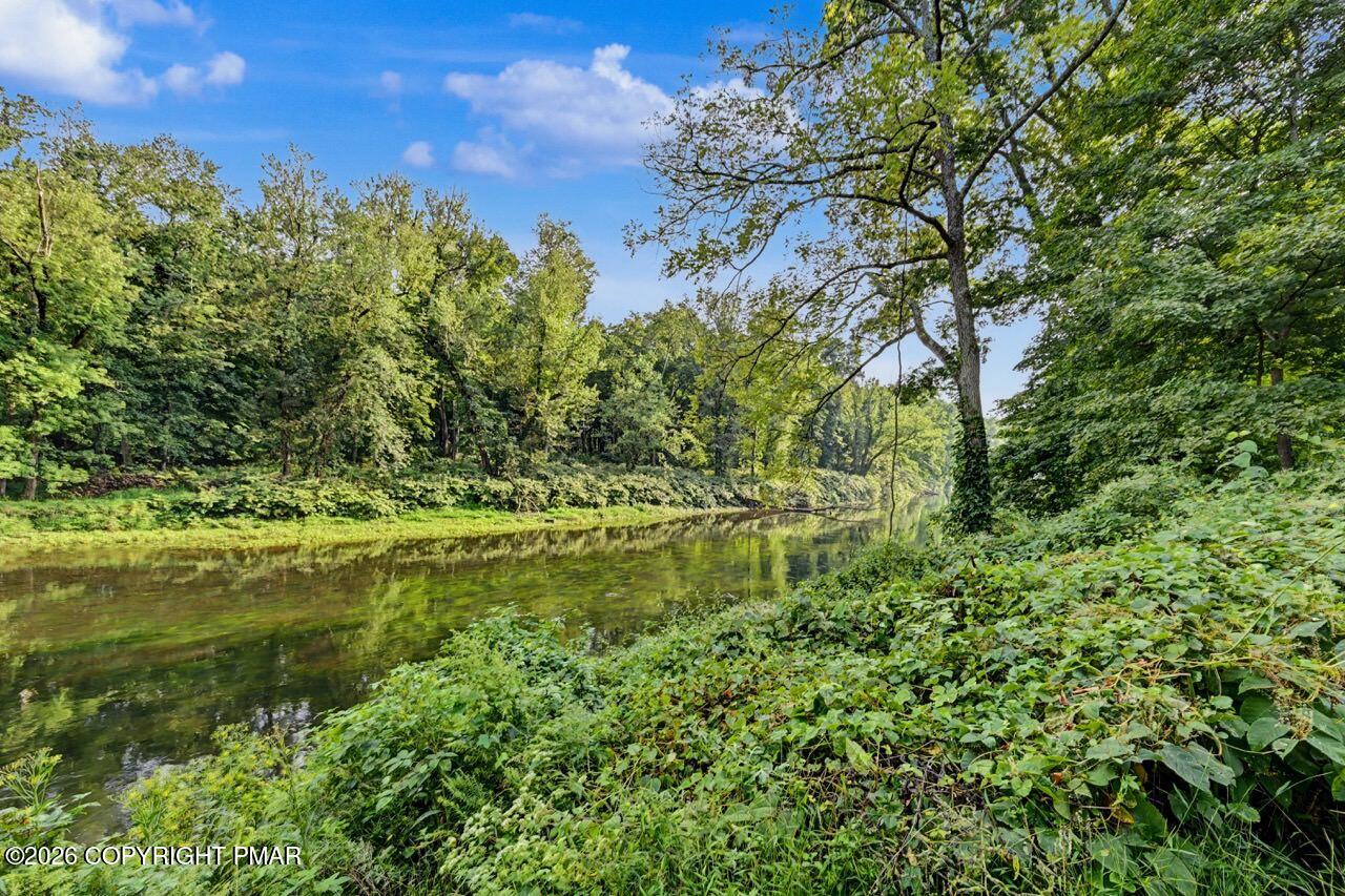 694 River Road Property Photo 14