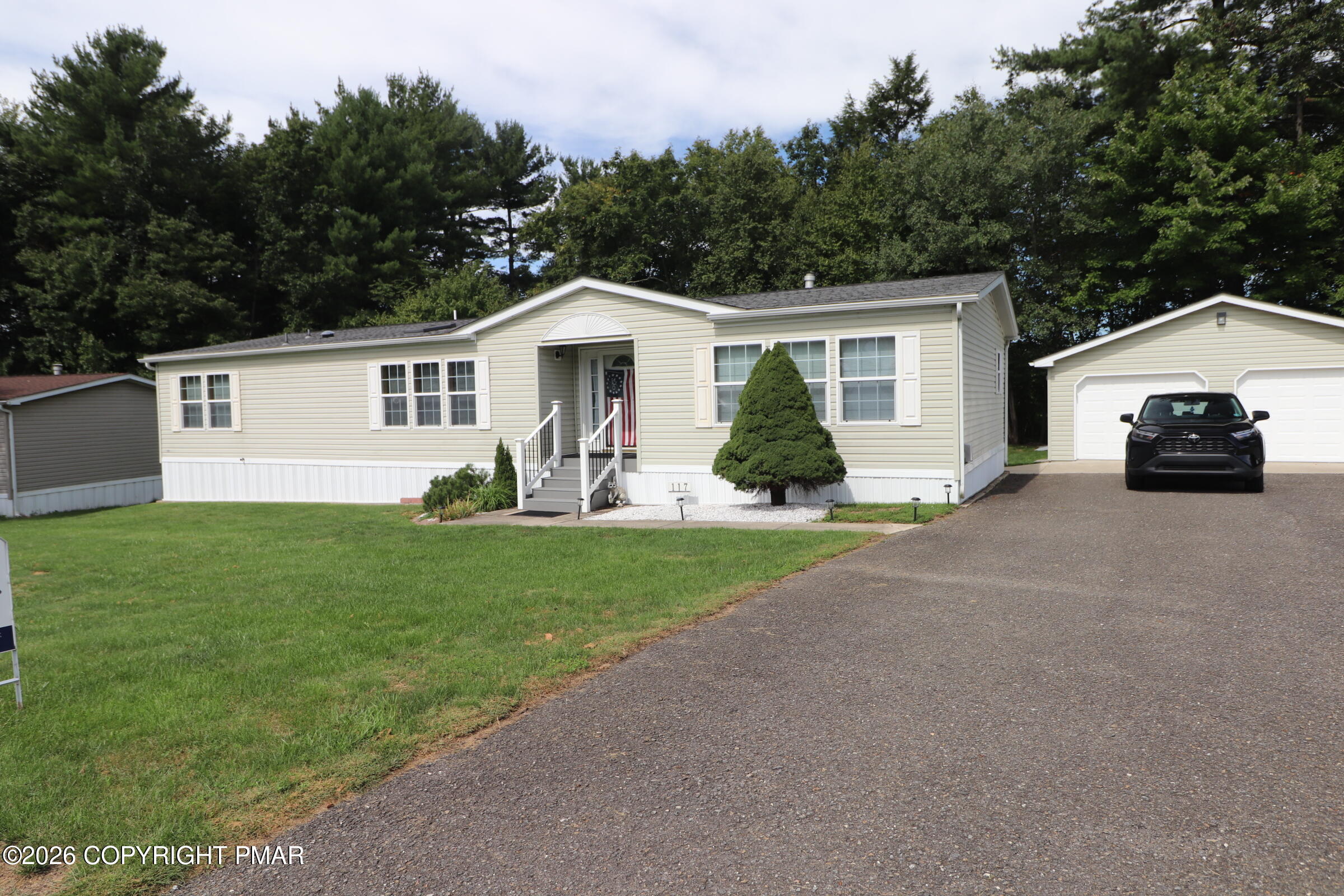 117 Ashley Lane Property Photo 2