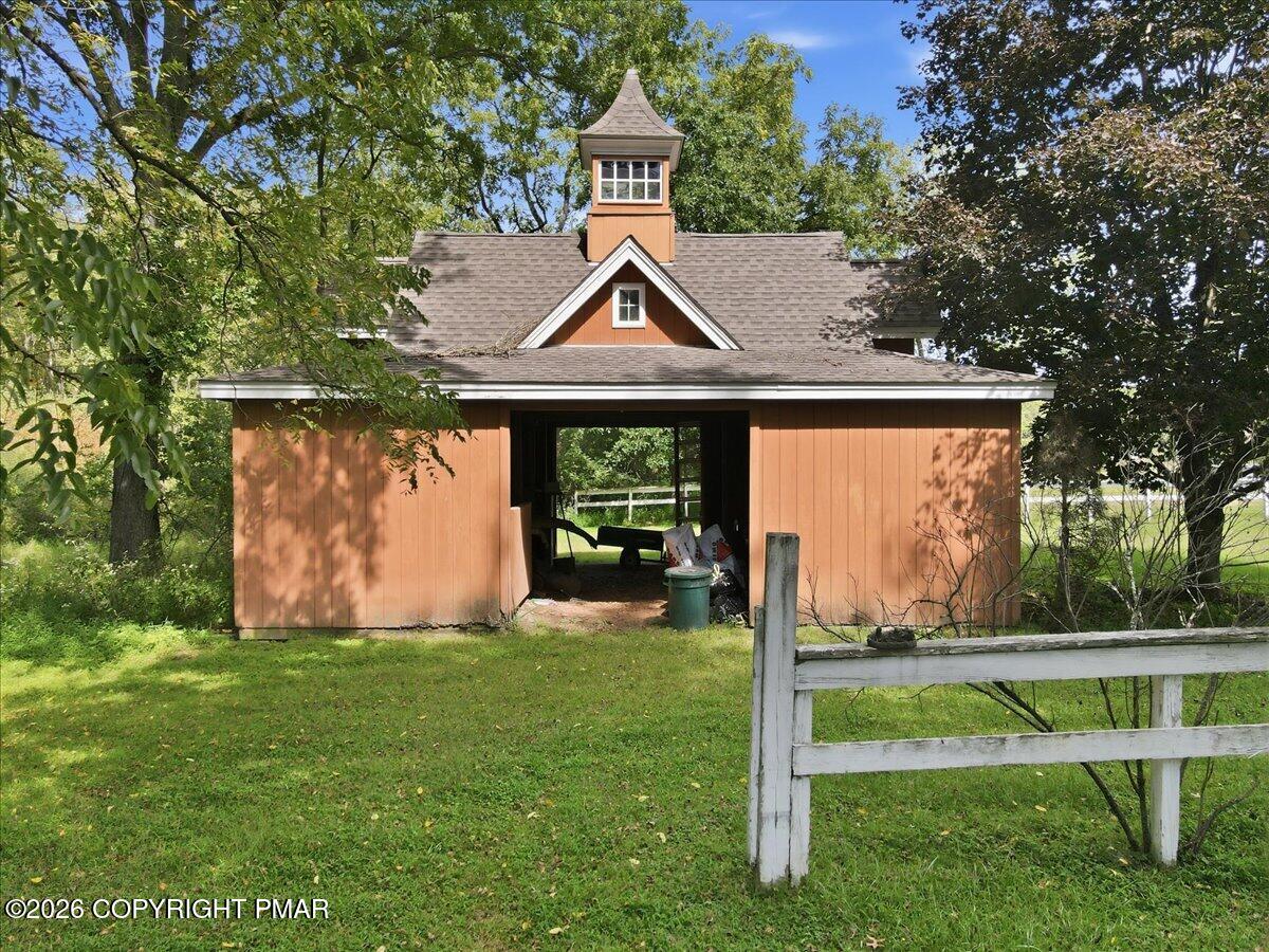 156 Schoonover Lane Property Photo 5