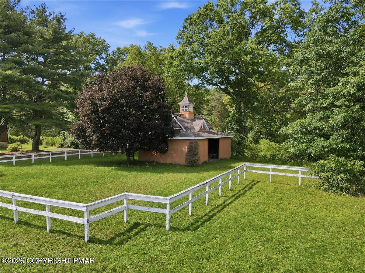 156 Schoonover Lane Property Photo 8