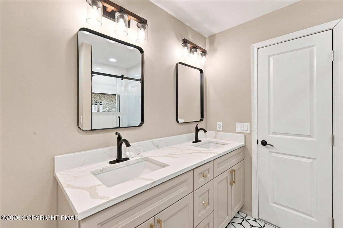 184 Sir Bradford Road Property Photo 32
